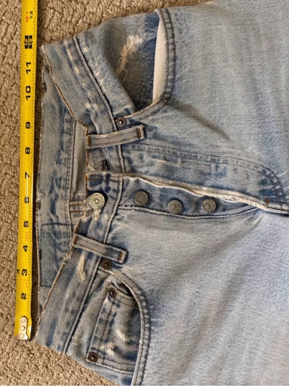Vintage Levi's Light Wash Straight Women's Jeans - Picture 2 of 4